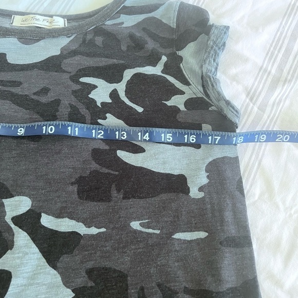 FREE PEOPLE WE THE FREE SZ S CAMO TEE RAW EDGES ROLLED SLEEVES SHEER LIGHTWEIGHT - Picture 8 of 10